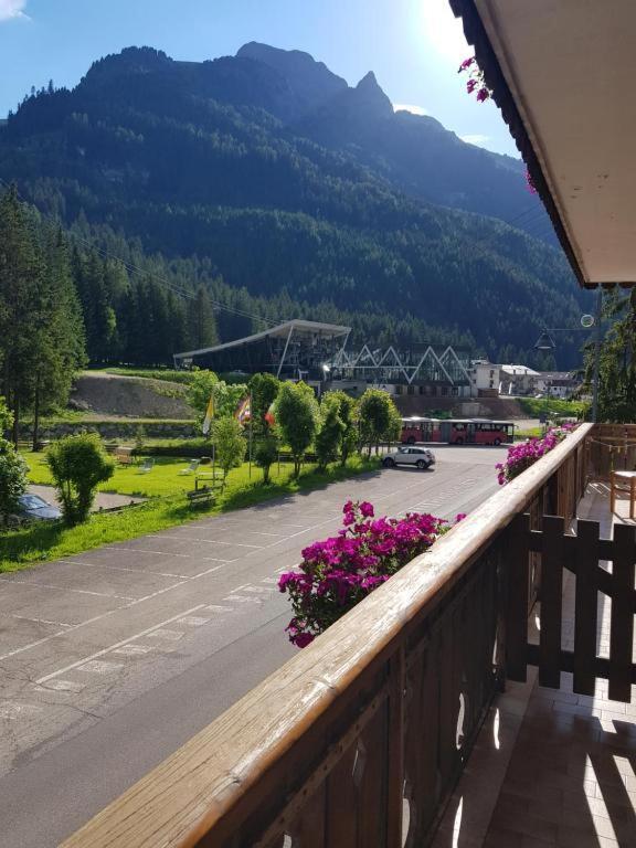 Garni Monika Bed & Breakfast Canazei Eksteriør bilde