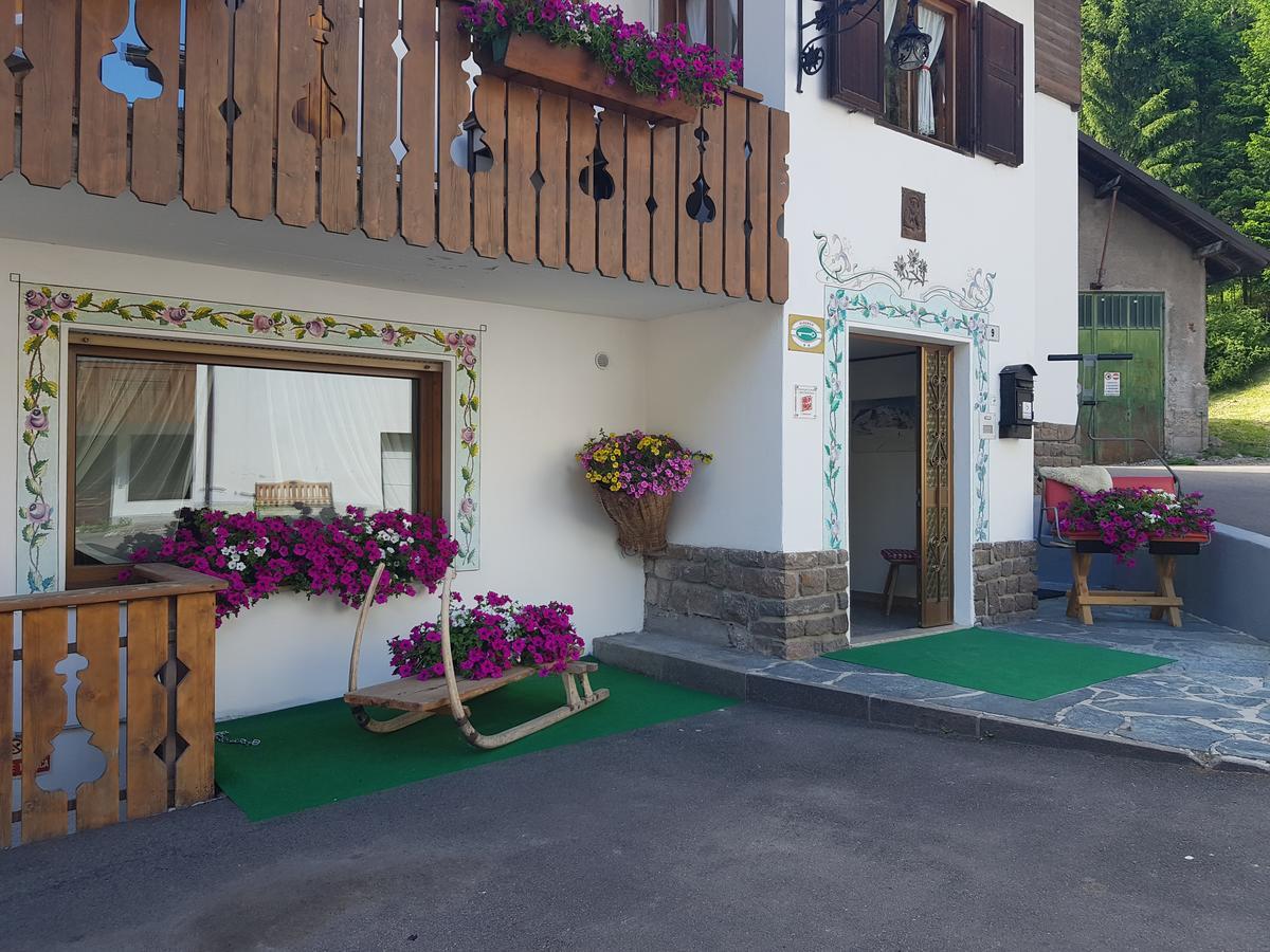 Garni Monika Bed & Breakfast Canazei Eksteriør bilde