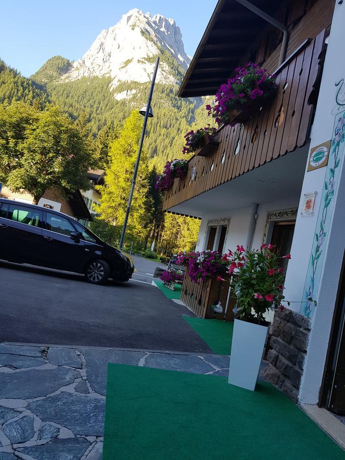 Garni Monika Bed & Breakfast Canazei Eksteriør bilde